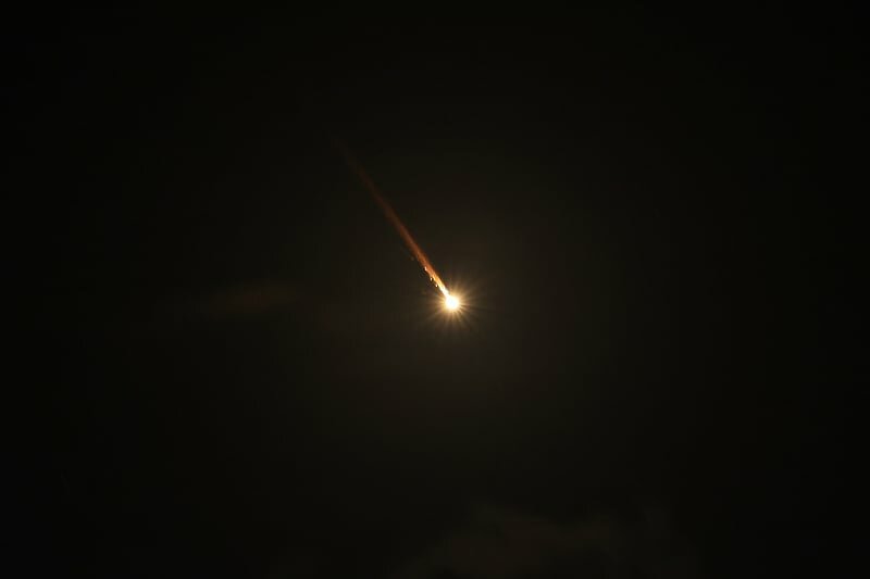 Bijela kuća prati situaciju: Iran započeo lansiranje raketa na Izrael, ažuriranja od tima za nacionalnu sigurnost