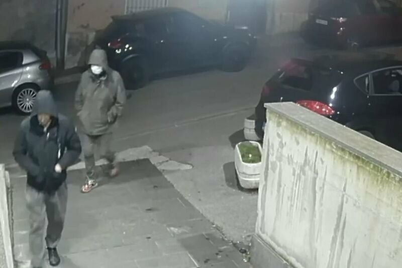 Opozvano skrivanje lica: Prijavljena krađa u stambenoj zgradi