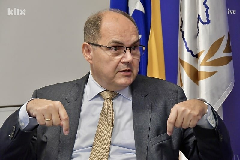 Schmidt neće oklijevati koristiti Bonske ovlasti ako parlament usvoji neustavan zakon