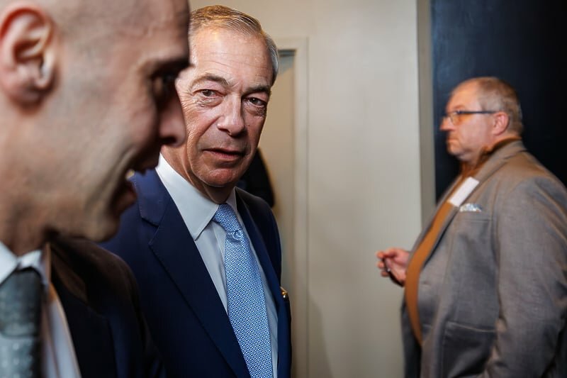 Kontroverzni lider Reform UK stranke optužen za islamofobiju, izazvao oštre reakcije javnosti
