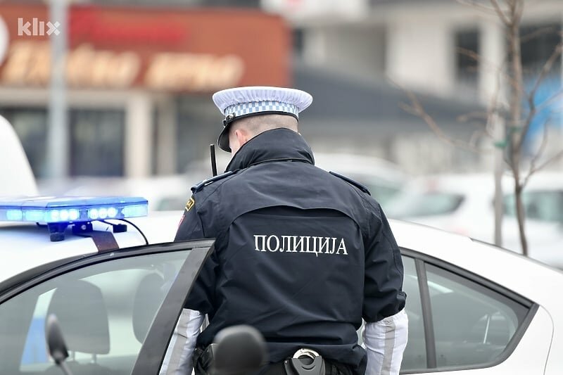 Teška nesreća kod Kostajnice: jedna osoba poginula, pet povrijeđeno u sudaru autobusa i kamiona