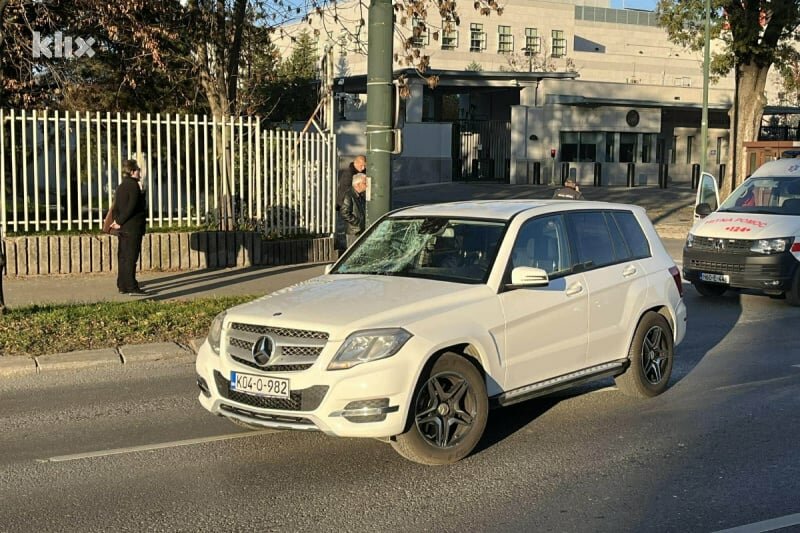 Hitna pomoć na licu mjesta: Nesreća sa romobilom u Sarajevu, povrede vozača još nepoznate