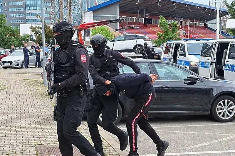 Uhapšeno 19 osoba u akciji Skvadron, ali jedan i dalje u bijegu: Zaplijenjeno 900 grama kokaina i 35.000 KM