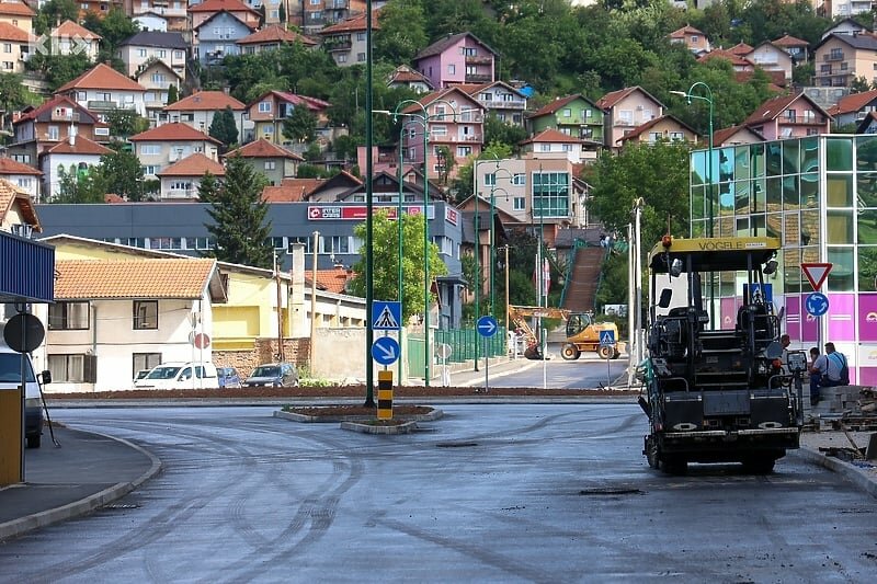 Vozači u Sarajevu zamoljeni za strpljenje zbog radova na kružnom toku