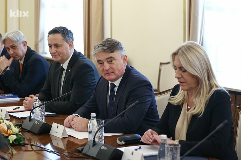 Bećirović i Komšić upozoravaju na opasnost po mir i stabilnost u BiH zbog političkih napada u RS