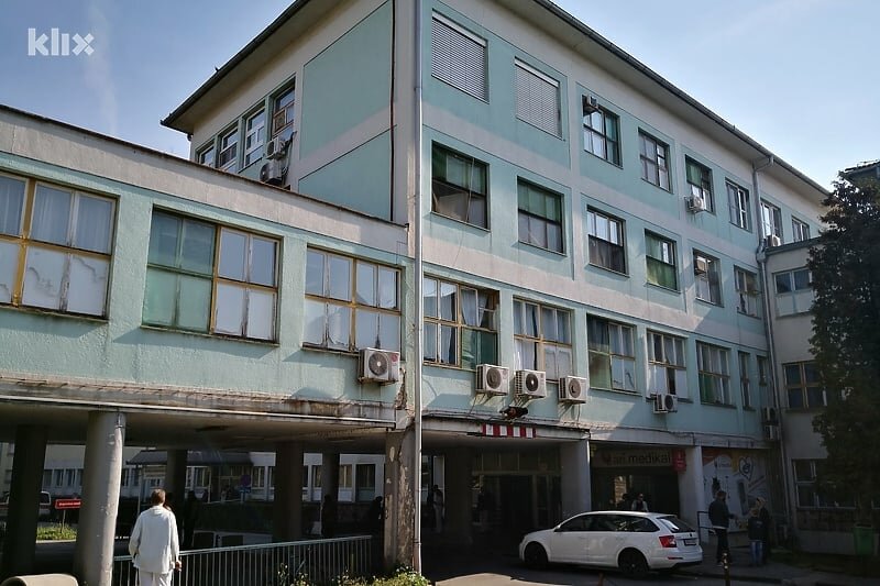 Misteriozni slučaj u Zenici: 75-godišnjak preskočio sa trećeg sprata bolnice