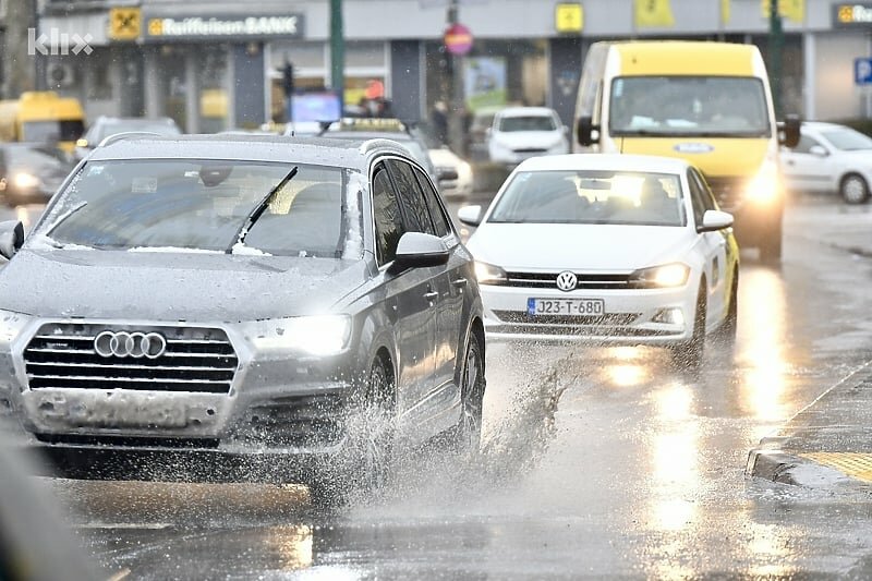 Zabrana za teretna vozila na graničnom prelazu Karakaj, preusmjeravanje na alternativne prelaze