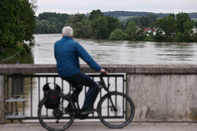 Kritično stanje nakon poplava: Smrt žene i vatrogasca potvrđena u Schorndorfu