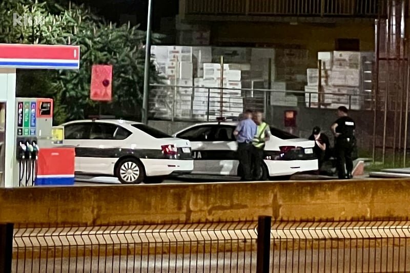 Potraga za bjeguncem u zapadnom dijelu grada: Materijalna šteta i pretraga vozila u saobraćaju