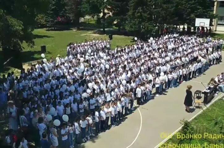 Sjećanje na počasnu laureatkinju: Aerostati ispraćeni u nebo u čast preminule gospođice Koprene