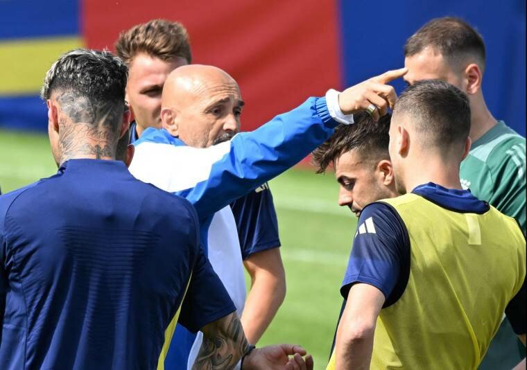 Novi trener, nova pravila: Spaleti zabranjuje igračima određene stvari na pripremama za Evropsko prvenstvo u Italiji