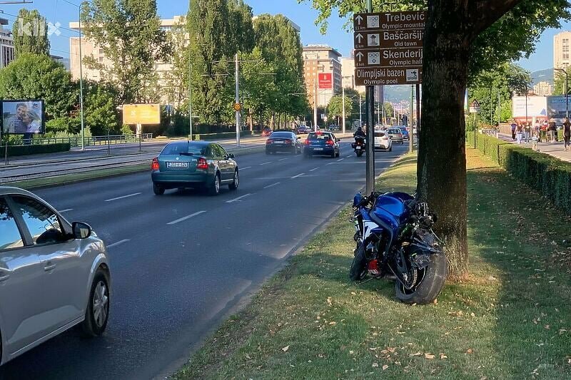 Tramvajski promet obustavljen nakon sudara motocikla i vozila u centru grada