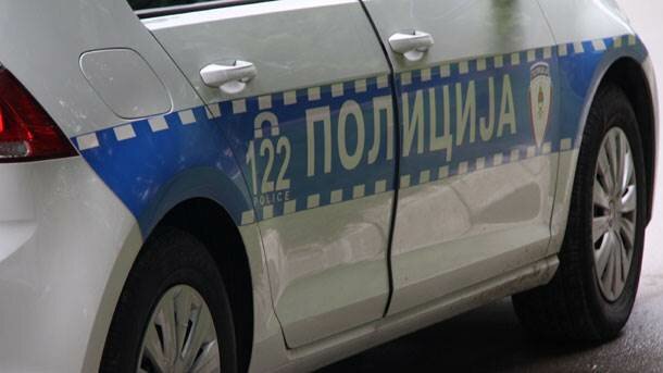Policija je tada intervenisala i izdala im prekršajne prijave, te su im izrečene novčane kazne
