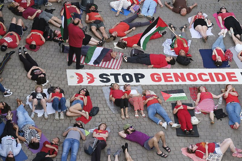 Mlada Palestinka o tragediji u Gazi: Govor na prosvjedu koji je okupio hiljade u znak podrške izbjeglicama