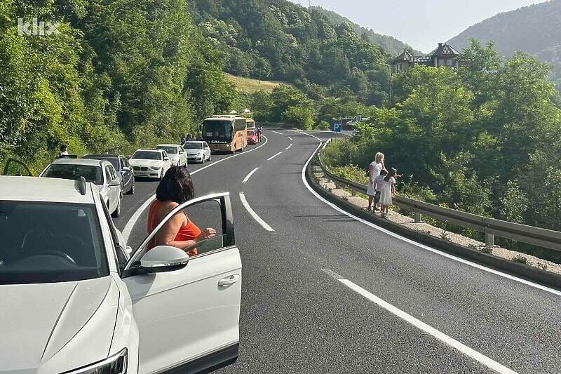 Gužve na putu za ljetovanje: Radovi na cesti i frekventnost uzrokuju zastoje kod Konjica i Bradine