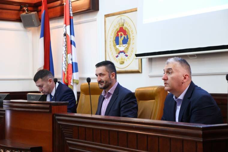 Prihvaćena izvješća o radu Centra za obrazovanje odraslih i Centra za razvoj poljoprivrede i sela, ali dnevni red prethodnog zasjedanja ostao nedovršen