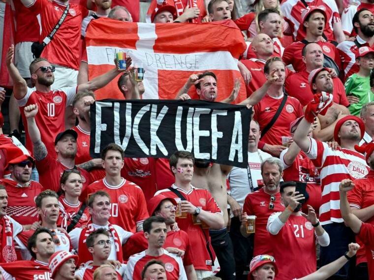 Da li je sloboda govora na stadionima iznad pravila UEFA? Kazna za Dansku zbog provokativnog transparenta