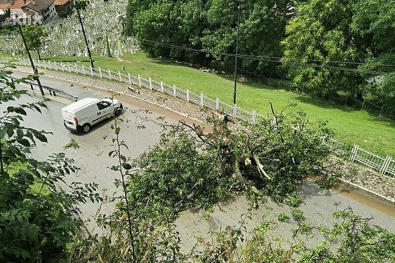Nepredvidivo ljeto u BiH: Kiša, sunce, pljuskovi i grmljavina naizmjenično zauzimaju vremensku scenu! - meteorolozi pozivaju na oprez