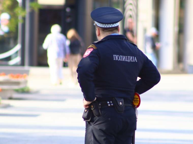 Neposlušni vozač izazvao kaos na pješačkom prelazu u centru grada