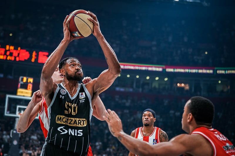 Pobjeda Zvezde nad Partizanom uz obilje kontroverzi i nedostatak sportskog duha