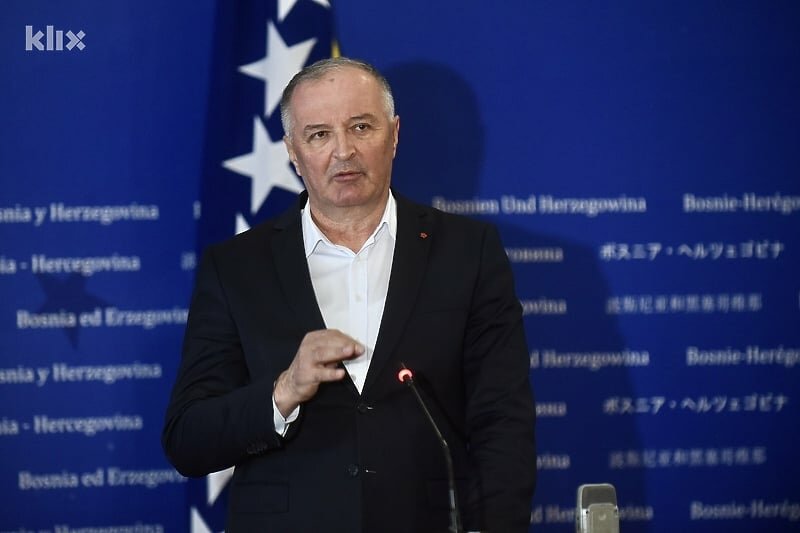 Helikopteri BiH spremni za akciju, ali RS inzistira na angažiranju susjedne države