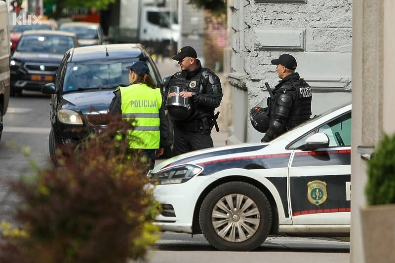 Pronađen pištolj kod privođenog na spoju puteva u Sarajevu
