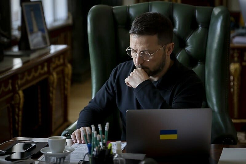 Ukrajinski lider Zelenski suspendovao šefa Državne garde nakon otkrivanja zavjere za ubistvo njega i drugih zvaničnika. Planiran atentat navodno je bio poklon za Putina