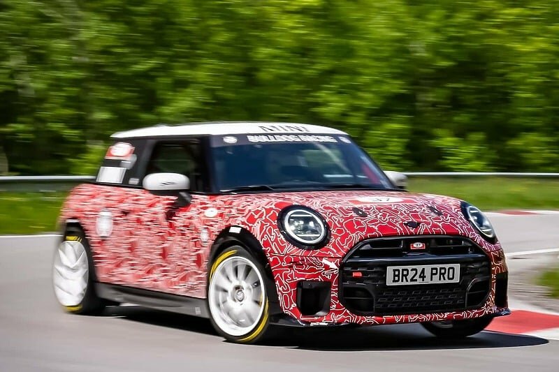 Bulldog Racing predstavlja trkaći Cooper JCW u bojama legendarnog startnog broja 37