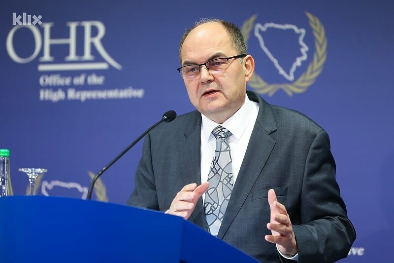 Schmidt uporedio proces ujedinjenja Evrope sa procesom integracije društva u BiH nakon rata i istakao važnost zajedničkog rada za postizanje napretka