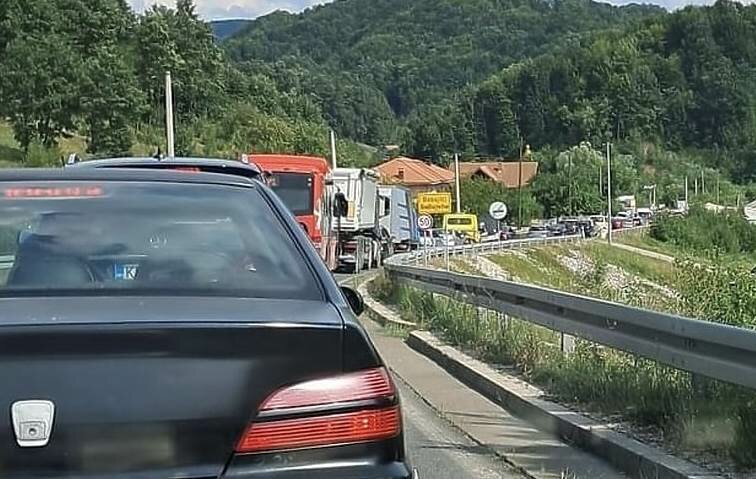 Saobraćaj preusmjeren zbog udesa: smrt na mjestu, jedna osoba prevezena u bolnicu