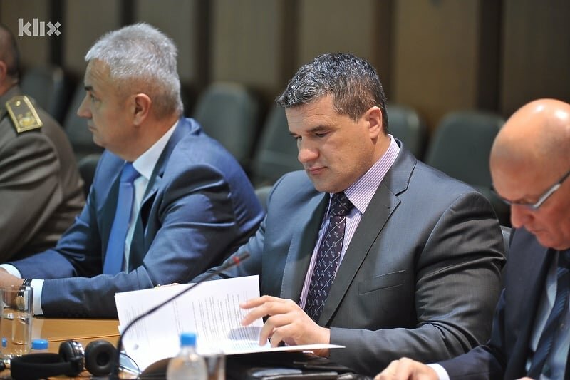 Nedostatak reakcije vladajućih struktura na bjekstvo bivšeg direktora SIPA-e izaziva kontroverze