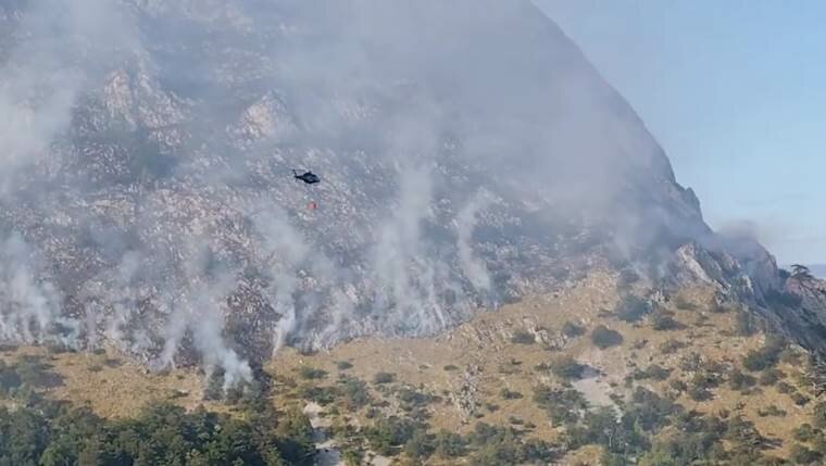 Nedovoljna pomoć: Kritike zbog zabrane dolaska helikoptera iz Srbije za gašenje požara u BiH