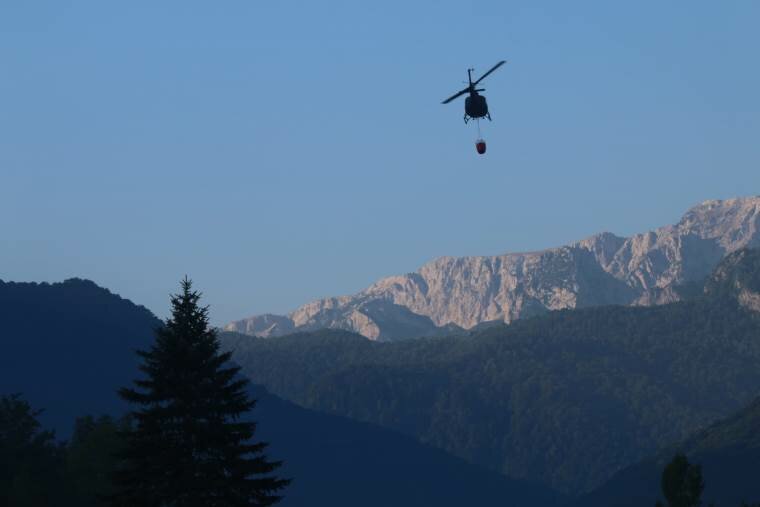 Pripreme za gašenje vatre u selu Simijova u toku, očekuje se brzo reagovanje helikoptera