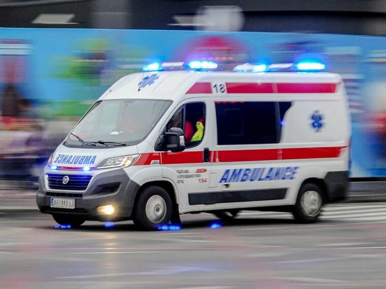 Povrijeđeni prevezeni u Klinički centar nakon sudara dva vozila na putu Kolašin - Podgorica