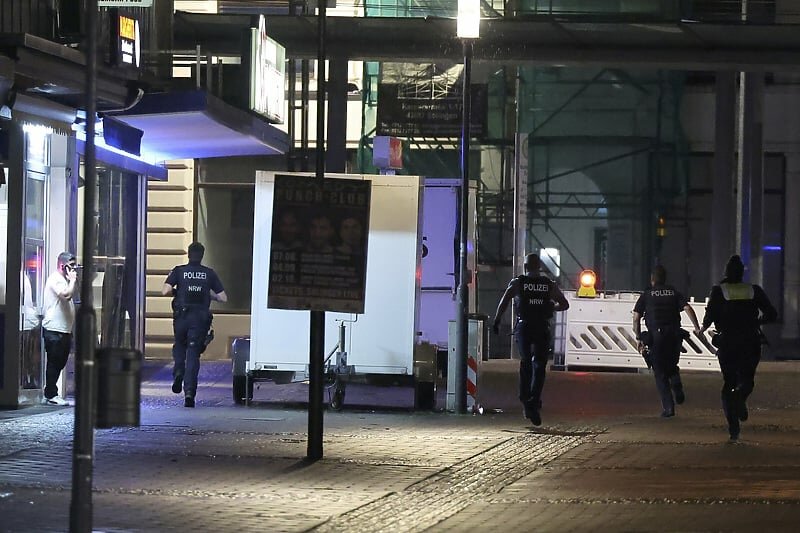 Islamska država preuzela odgovornost za napad u Solingenu, ali policija ne nalazi veze s osumnjičenim
