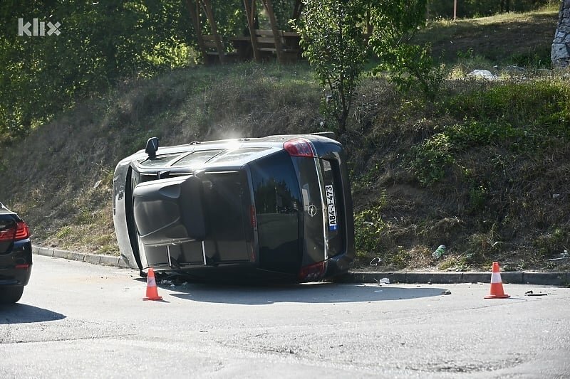 Nesreća u prometu u Istočnom Sarajevu: Policijska uprava na mjestu događaja radi očevida
