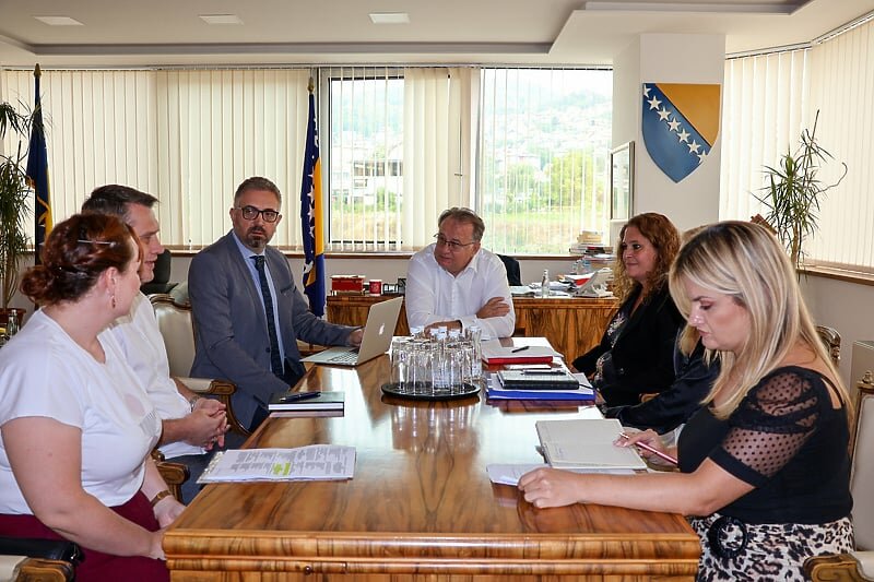 Nadležnosti i finansije glavne teme u razgovoru premijera i ministarke sa predstavnicima Vijeća uposlenika NUB BiH