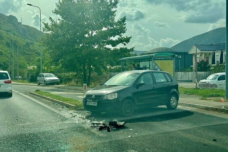 Tri vozila sudjelovala u prometnoj nesreći u Radešinama: MUP istražuje uzroke događaja