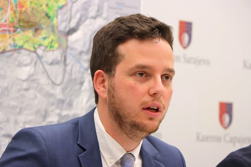 Nihad Uk i Naša stranka odlučni u borbi za odgovornost i kvalitet zdravstvene usluge u Sarajevu.